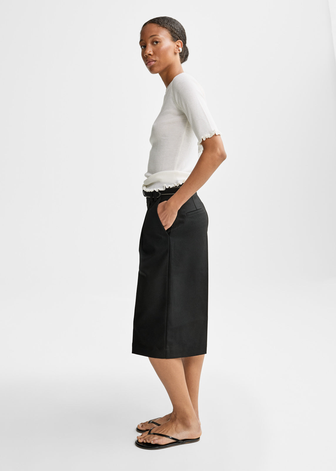 AKS LABEL International Wynne Bermuda Shorts 08_Shorts 9090 Black