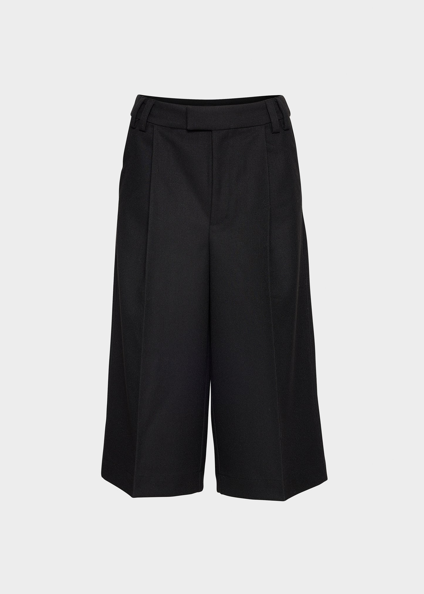 AKS LABEL International Wynne Bermuda Shorts 08_Shorts 9090 Black
